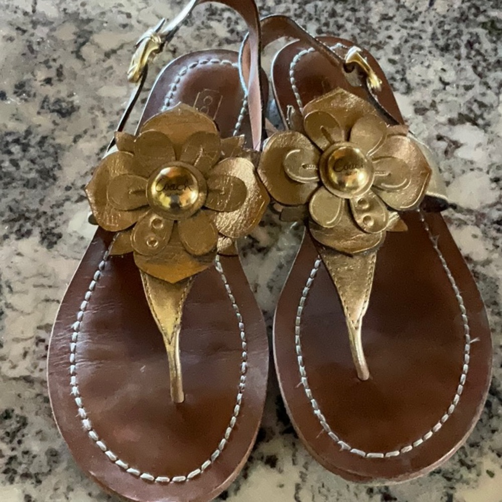COACH GOLD FLOWER SANDALS SIZE 9 FITS LIKE A 9.5 OR 10